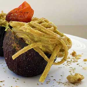 Pesto di avocado e limone con pomodorini agrodolci